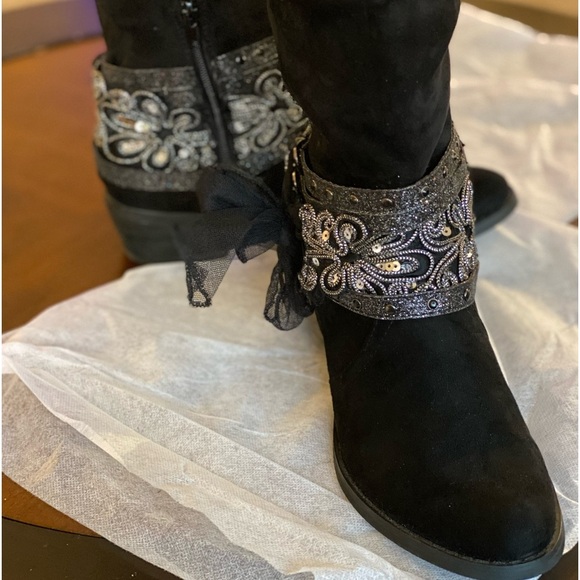 Midnight Dream Boots - Picture 14 of 17